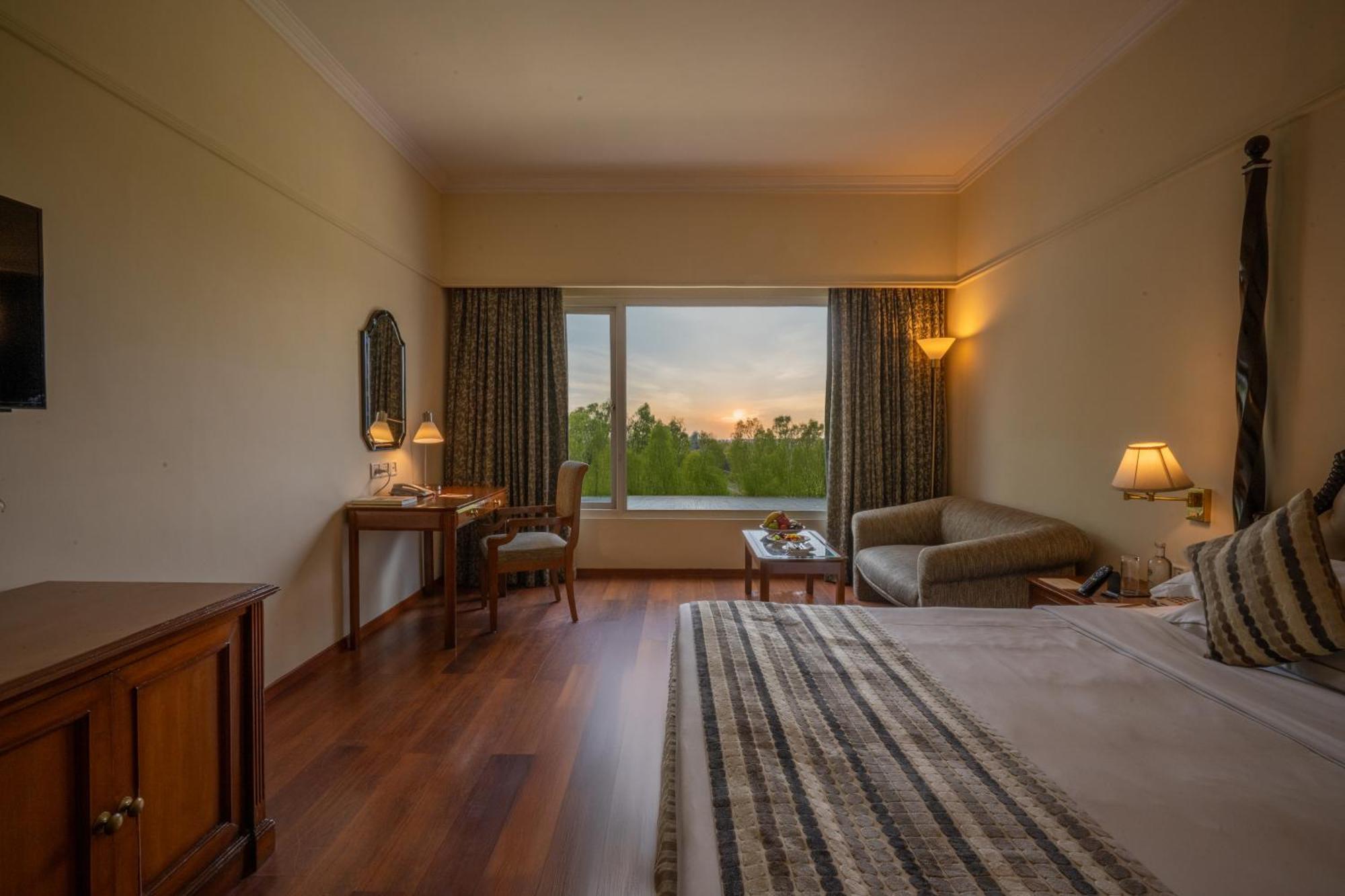 Deluxe Room King Bed