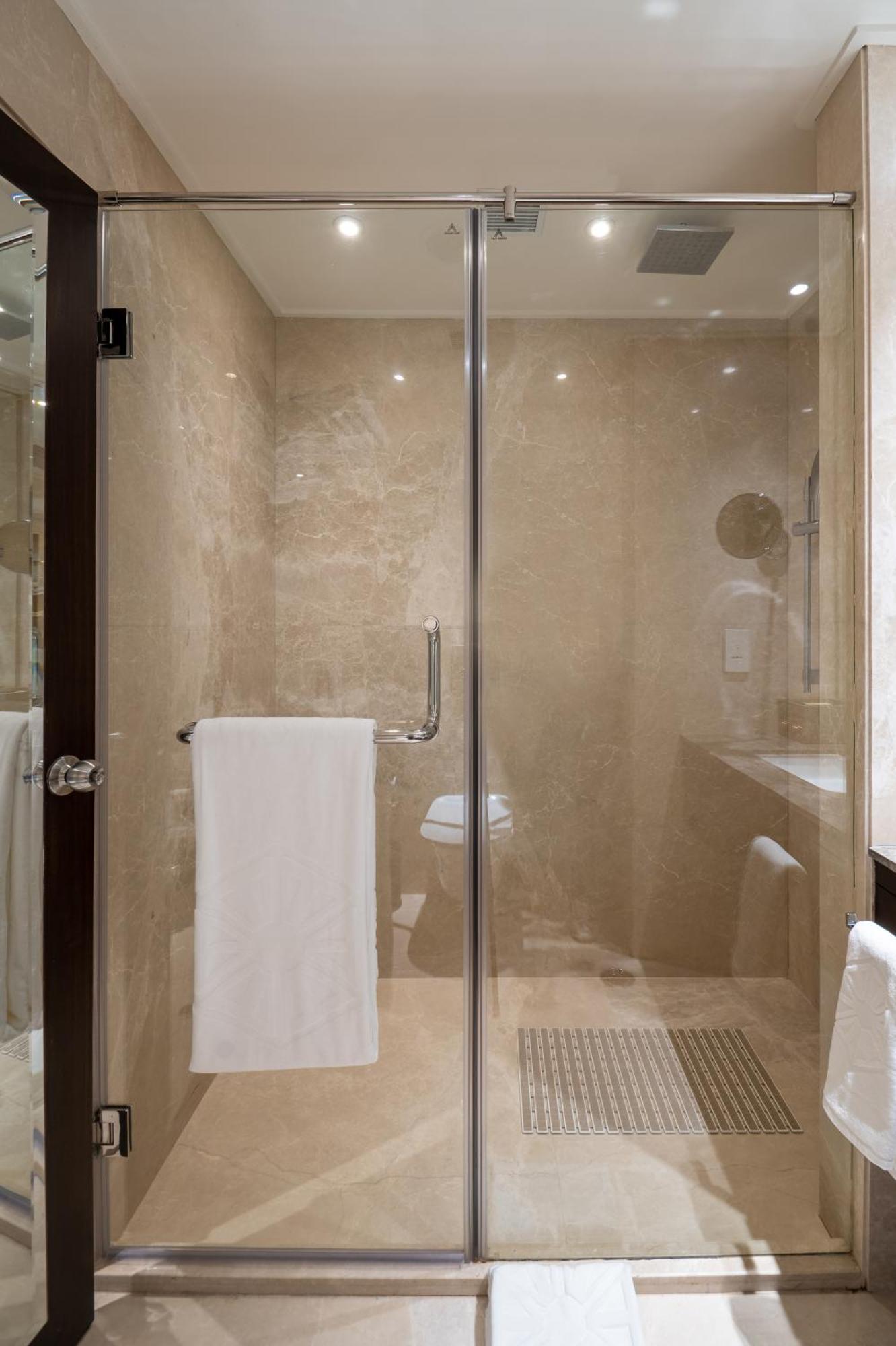 Luxury Room Twin Beds